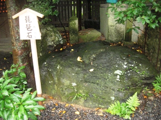 諸羽神社の琵琶石